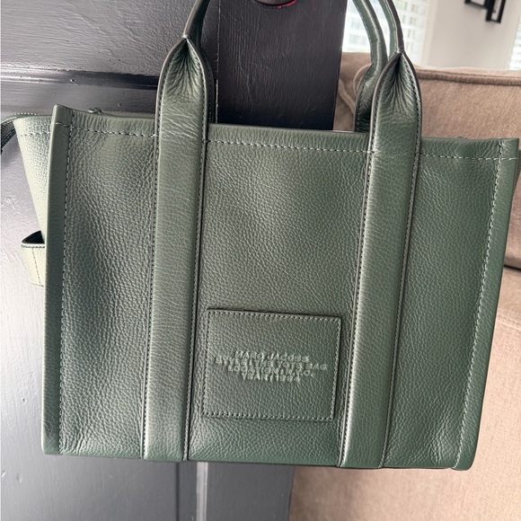 Marc Jacobs The Leather Medium Tote in Ivy - Picture 3 of 9